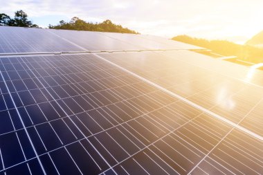 Güneş hücreleri için yenilenebilir güneş enerjisi Güneş ile yakın çekim.