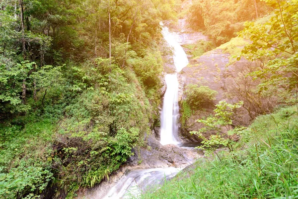 Beautiful waterfall in deep forest in Chiang Mai, Thailand. — Stock Photo, Image