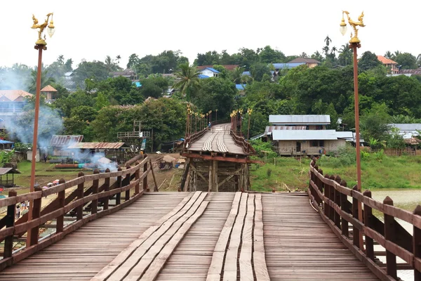 Close Up of the Longest Wooden Bridge at Songkalia River was Broken, Thailand. — Stock Photo, Image