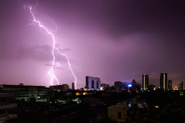 Strike of lightning into building in city. — Φωτογραφία Αρχείου