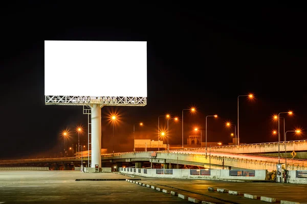 reklam için geceleri boş Pano. 