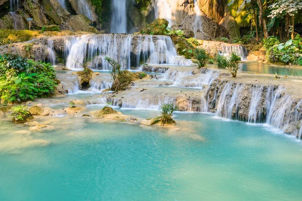 Kouangxi-Wasserfall bei luangprabang in Laos. — Stockfoto