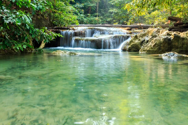 Vattenfall i Erawan, Kanchanaburi, Thailand. — Stockfoto
