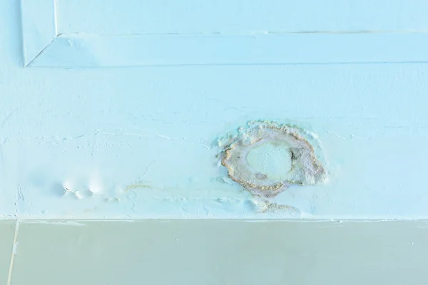 Water leak in bathroom ceiling. — Stock Photo, Image