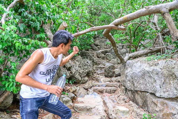 Man hiker looking ahead atfer drinking water in roasting day. — Stock Photo, Image