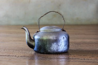 Eski kirli Klasik su ısıtıcısı.