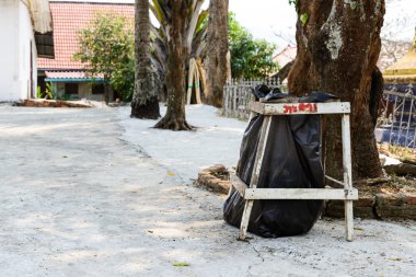 Çöp torbası kullanarak bin.