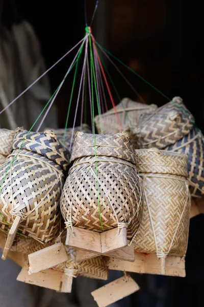 Kratip, cesta de bambú para almuerzo en Tailandia . — Foto de Stock