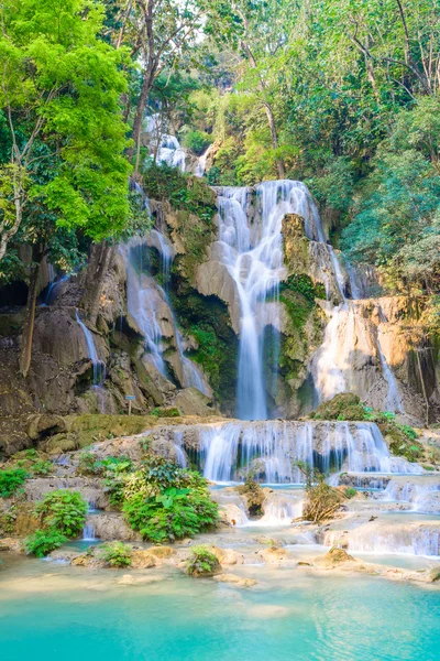 Водопад Куанси в Луангпрабанге в Лаосе . — стоковое фото