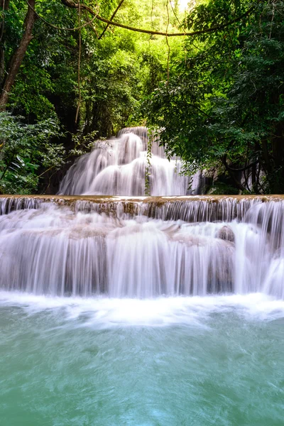 Huay mae kamin cachoeira em Kanchanaburi, Tailândia . — Fotografia de Stock