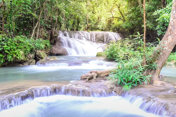 Huay mae kamin wodospad w kanchanaburi, Tajlandia. — Zdjęcie stockowe