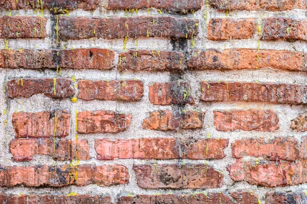 Grunge tuğla duvar mum damlama ile kirli. — Stok fotoğraf