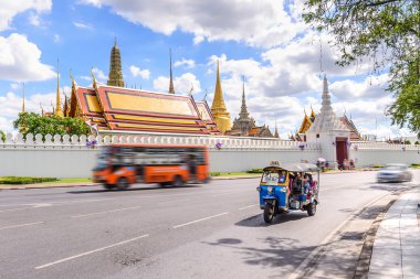 Mavi Tuk Tuk, Tay geleneksel taksi Bangkok Tayland.