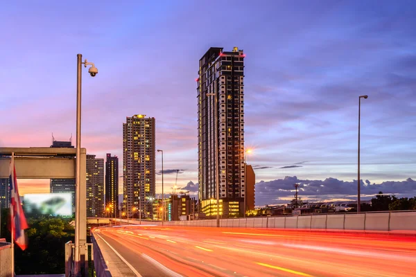 Güvenlik kamera monitör otoyol trafik Bangkok City. — Stok fotoğraf