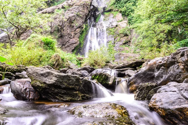 クロン Lan の滝国立公園、カムペーン ペット県タイ. — ストック写真