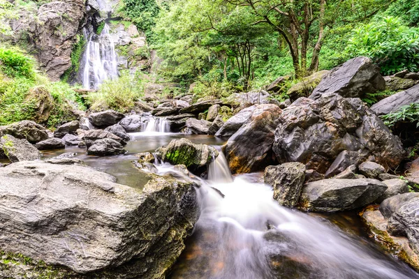 Khlong Lan waterfall in national park, Kamphaeng Phet Thailand. — Stock Photo, Image