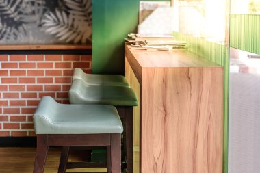 Vintage tarzı kahve bar güneş ışığı ile.