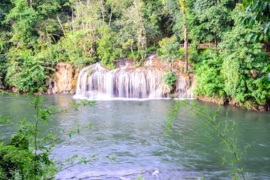 Sai Yok şelale Milli Park, Kanchanaburi, Tayland.