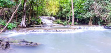 Panoramik Huay Mae Kamin şelale içinde Kanchanaburi, Tayland