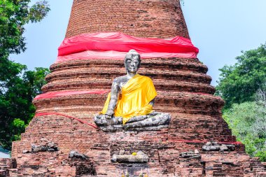 Buda heykeli Ayutthaya Wat Worachetha Ram eski tapınağında HIST