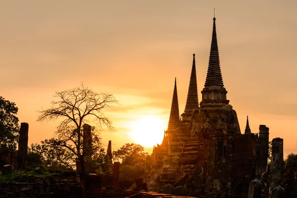 Ват Пхра Шри Сангет на закате в историческом парке Аюттхая, Таиланд . — стоковое фото