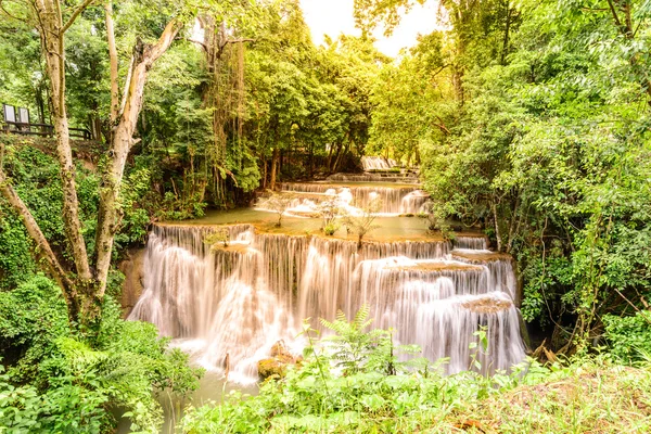 Huay mae kamin wodospad w kanchanaburi, Tajlandia. — Zdjęcie stockowe