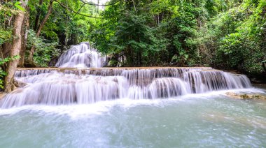 Panoramik Huay Mae Kamin şelale içinde Kanchanaburi, Tayland