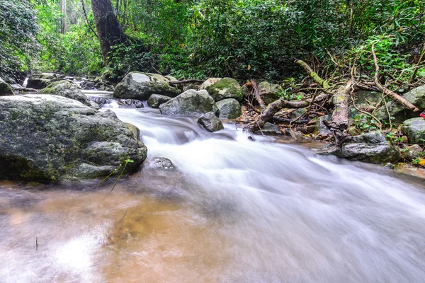 Cascade Krok E Dok dans le parc national, Saraburi Thaïlande . — Photo