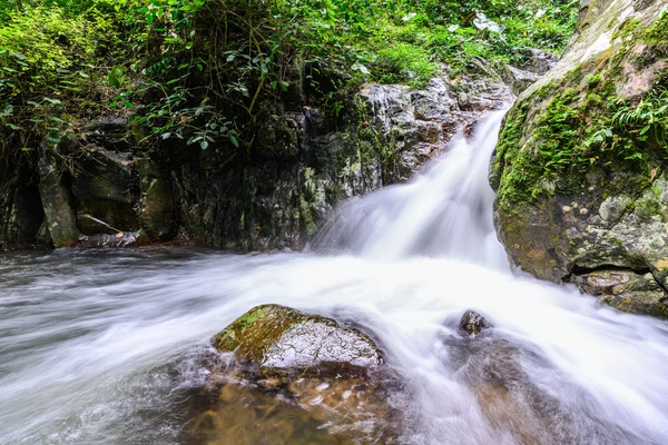 Cascade Krok E Dok dans le parc national, Saraburi Thaïlande . — Photo