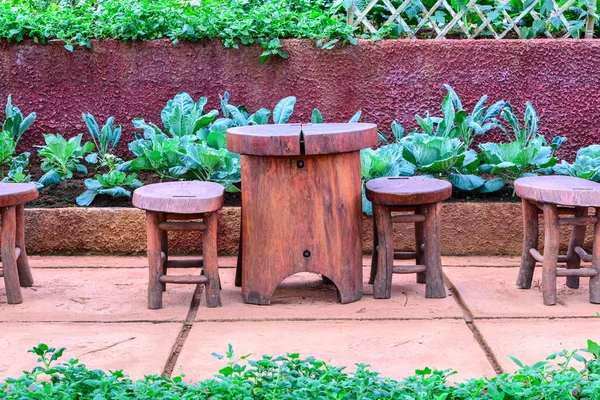 Hermosa mesa de comedor de madera vintage . —  Fotos de Stock