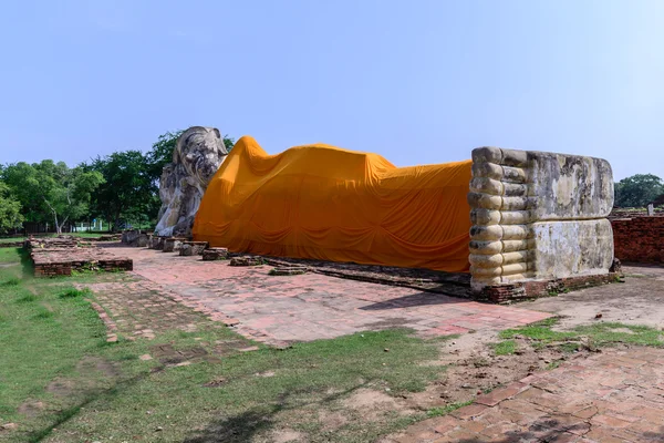 Odchylane Buddy Wat Lokkayasutharam w Phra Nakhon Si Ayutthaya, Tajlandia. — Zdjęcie stockowe