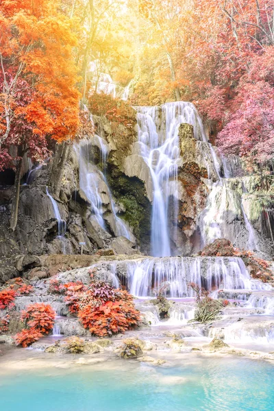 Rainforest waterfall, Tat Kuang Si Waterfall at Luang Prabang, Laos. — Stock Photo, Image
