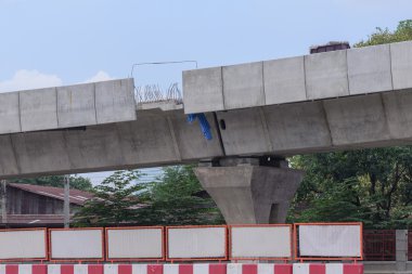 Yol yapım aşamasında köprüden Ekspres.