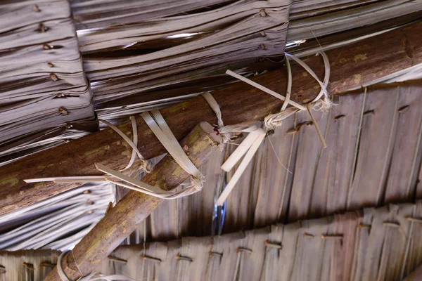 Detalle interior de techo de paja casa tailandesa . —  Fotos de Stock