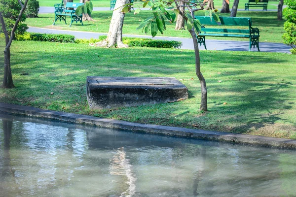 工厂废水水泥化粪池. — 图库照片