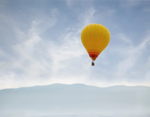 Yellow balloon — Stock Photo, Image