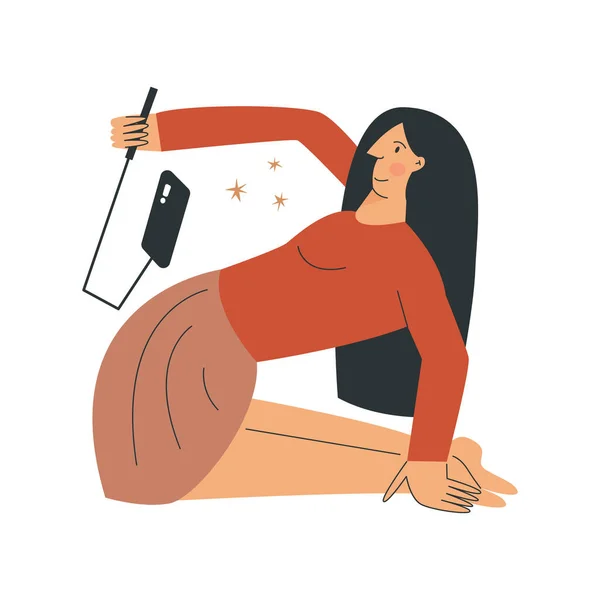 フォロワーとのセルフィーと通信を行う携帯電話とアーティラテン語の少女ブロガー。創造的な女性の特性は現代技術を使用している。白い背景に隔離されたフラットベクトル漫画のイラスト — ストックベクタ