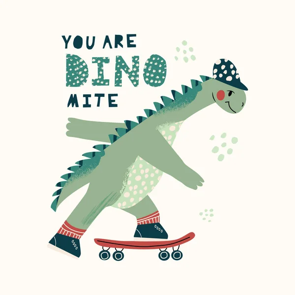 Dinosauro skateboard cool Dino boy pattinaggio attivo. Carino citazione dino lettering - Sei dinomite. Illustrazione del vettore del fumetto di disegno della mano per il bambino isolato sullo sfondo. Per poster design, carta — Vettoriale Stock
