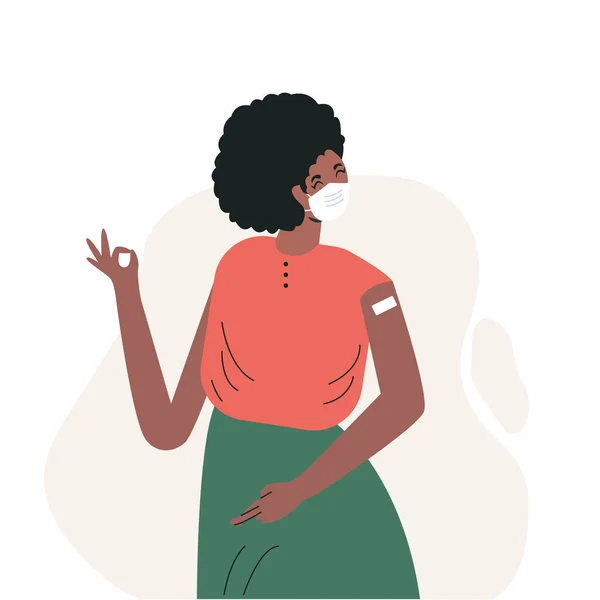 예방 접종 후의 아프리카 계 미국인 여성은 팔 과 어깨에 백신 주사를 놓는 개념을 가지고 있습니다. 백신을 맞은 후 여성 캐릭터. 마스크쓴 흑인 소녀. 흰 바탕에 분리되어 있는 플랫 벡터 그림 — 스톡 벡터