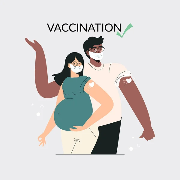 Vaccino coppia di famiglie incinte Concetto di vaccinazione. Diverse persone dopo l'iniezione di vaccino nella spalla. Incinta vaccinata. Carattere in maschera che mostra benda. Illustrazione vettoriale piatto — Vettoriale Stock