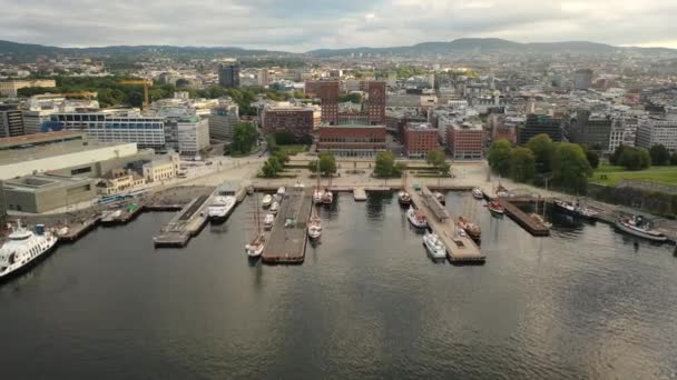 Oslo Norge Vacker Panoramafilm Från Flygande Drönare Till Oslo Stadshus — Stockvideo