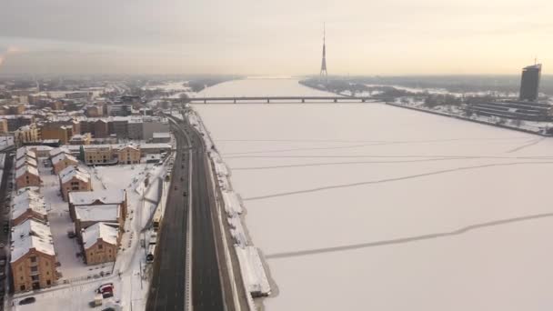 Riga Letónia Bálticos Belo Vídeo Aéreo Panorâmico Drone Voador Ponte — Vídeo de Stock