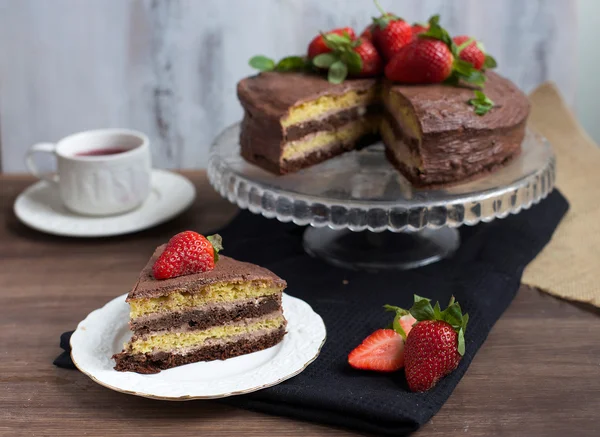 Homemade chocolate cake close-up — Stock Photo, Image