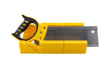 Yapı aracı - miter beyaz arkaplanda izole edilmiş miter kutusu ile testere.