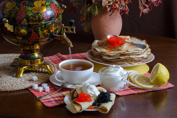 Pancake with Russian pancakes — Stock Photo, Image