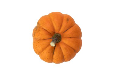 Beyaz arka planda izole edilmiş küçük turuncu balkabağı. en üstteki görünüm.