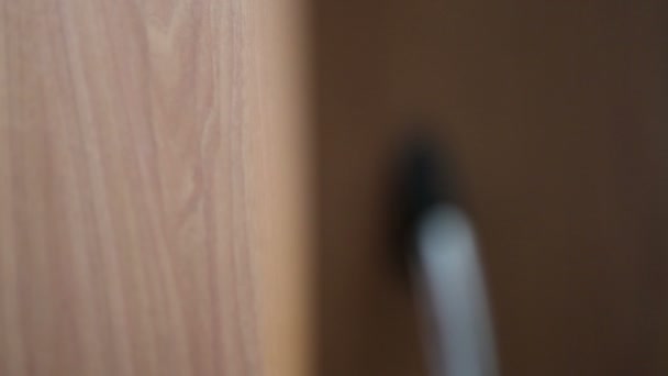 Woman closes bookcase with a key, close-up — Stock Video