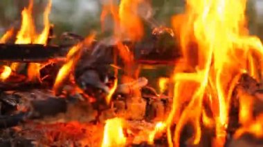 Ahşap Kirişler, yakın çekim yazma