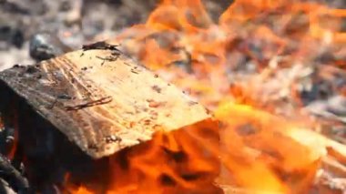 Ahşap Kirişler, yakın çekim yazma