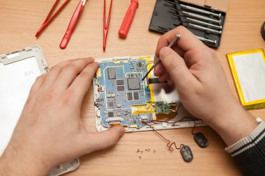 Ana onarım tablet Pc. eller bir üst görüntüleme.